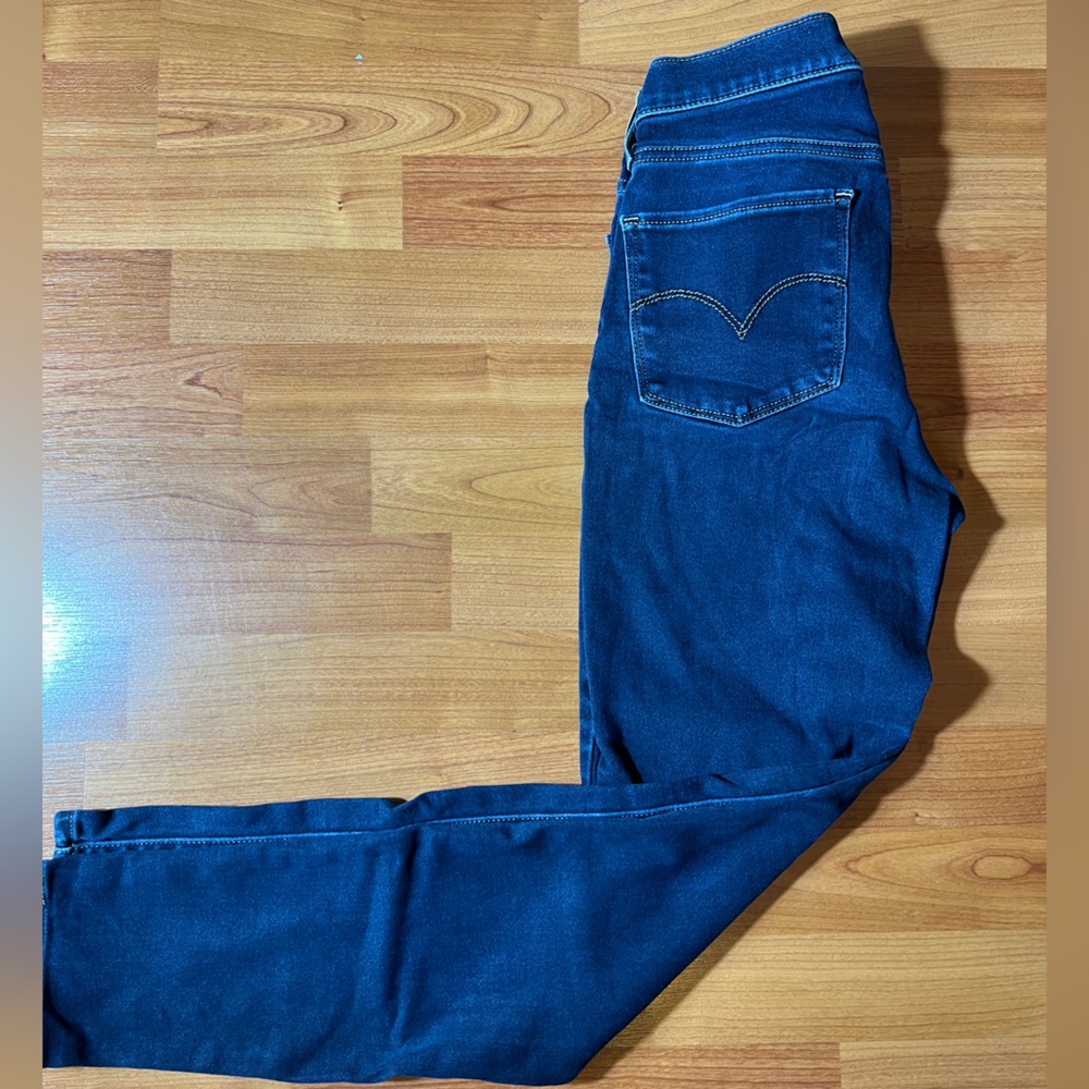 Levi 720 High Rise Super Skinny Jeans. Size 29x30.